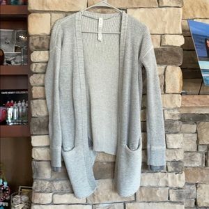 LULULEMON Heavy weight Cardigan - gray. Size 4